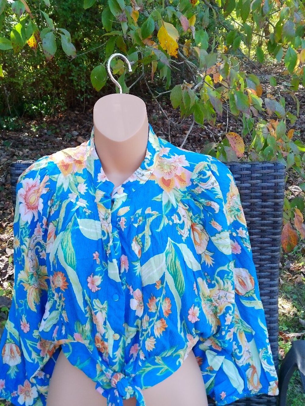 RACHAEL ZOE SIZE MED GOOD CONDITION BLUE CROP TOP